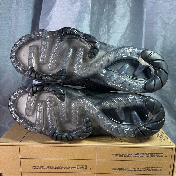 NEW Nike Air Vapormax 2020 Flyknit CJ6740-002 Size 11.5 - Picture 3 of 7